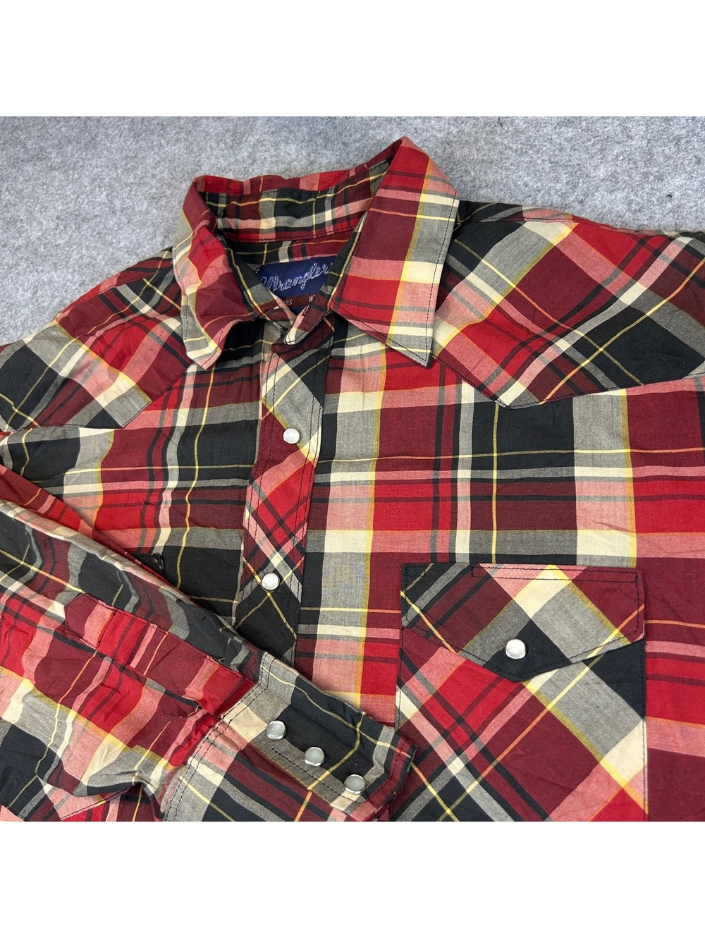 VTG Wrangler Pearl Snap Western Shirt Men 16.5-34 X-Long Tails Red Black Plaid